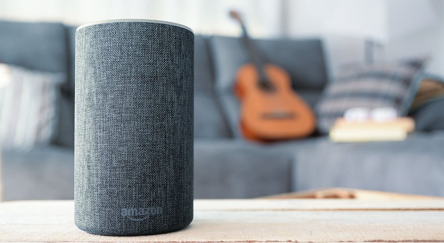 smart-speaker-in-living-room
