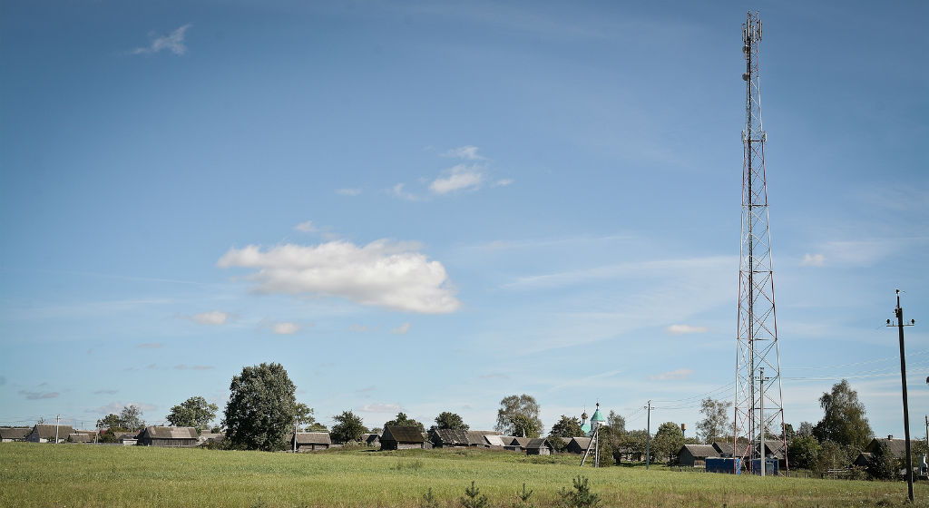 relay-tower-in-rural-community